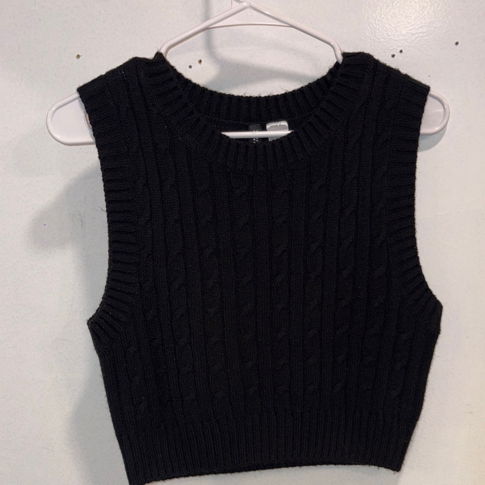 Elegant Black Cable Knit Crop Top